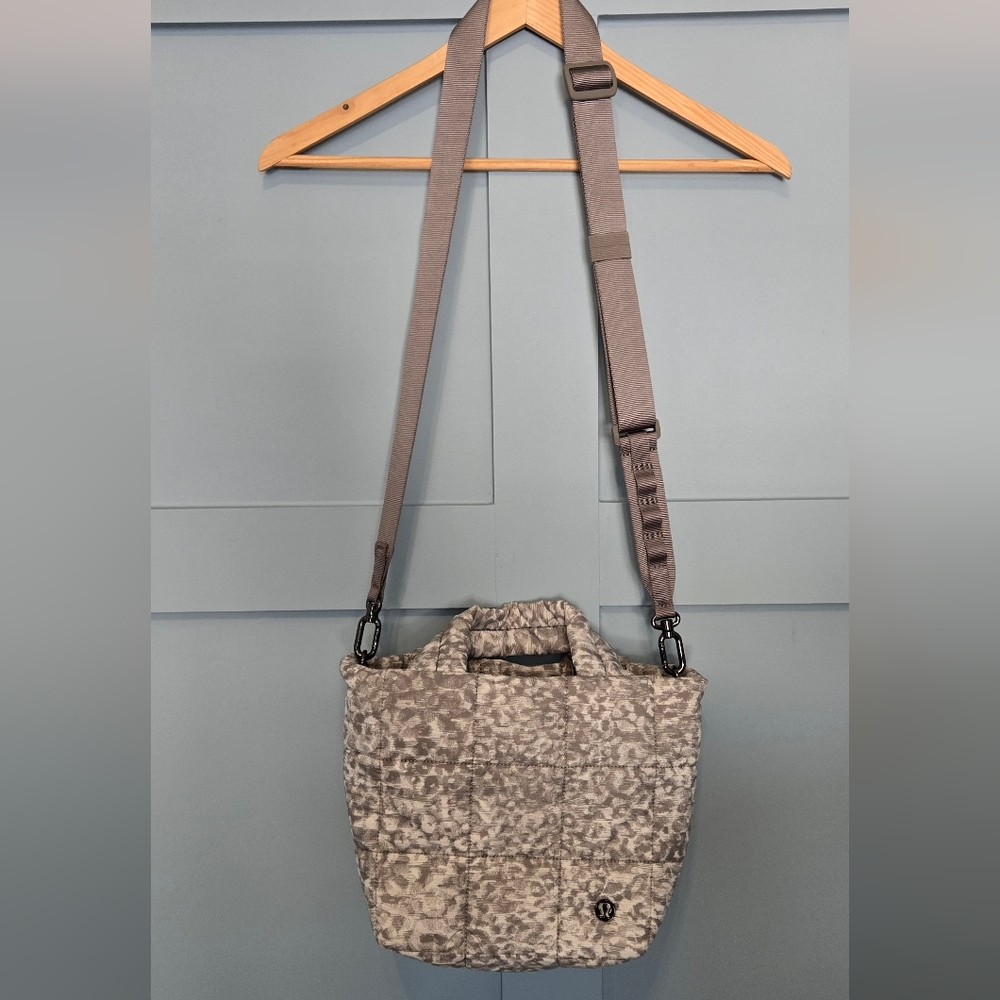Lululemon Quilted Grid Bag, White Opal Carbon Dust (Leopard-ish Print), Like New